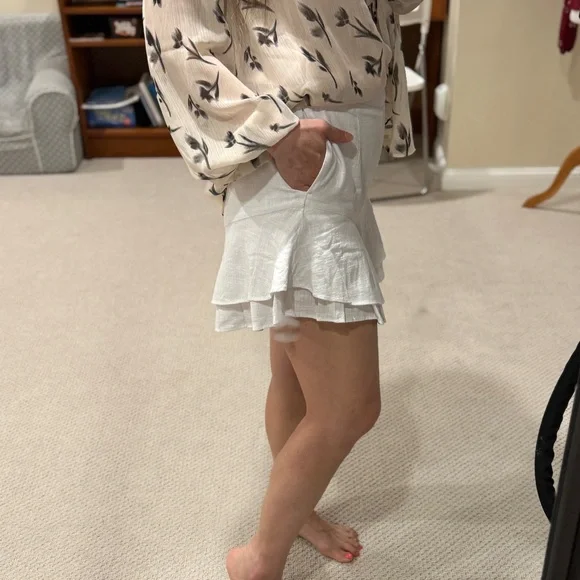 New! INC High Rise White Tiered Ruffled Shorts sz Small - Picture 7 of 7